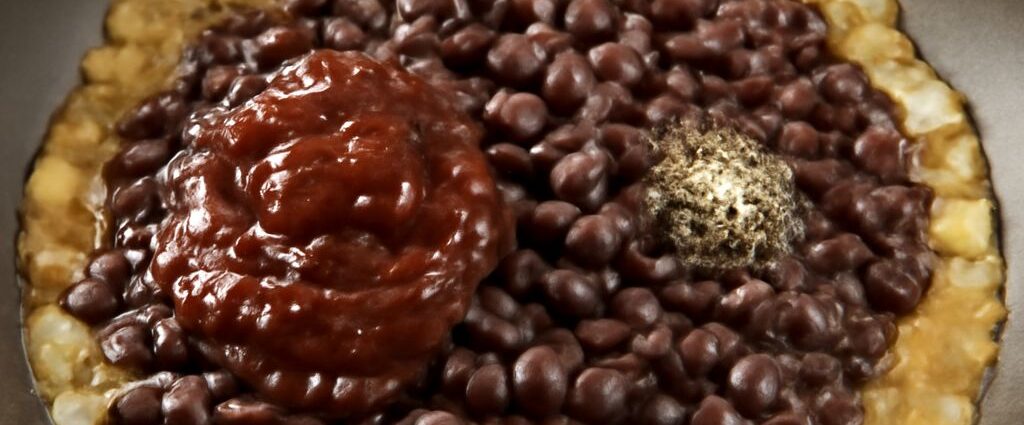 Chipotle black beans recipe served in a bowl with smoky sauce and herbs