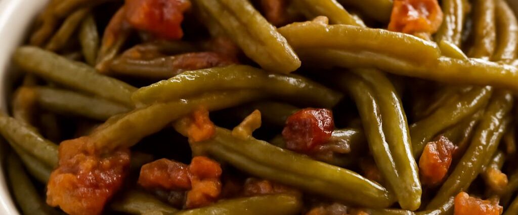 Slow cooker green beans in a crock pot with seasoning