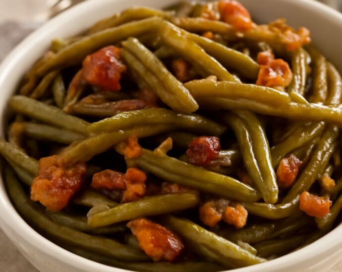 Slow cooker green beans in a crock pot with seasoning