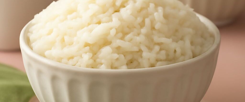 Sticky rice in a rice cooker ready to serve