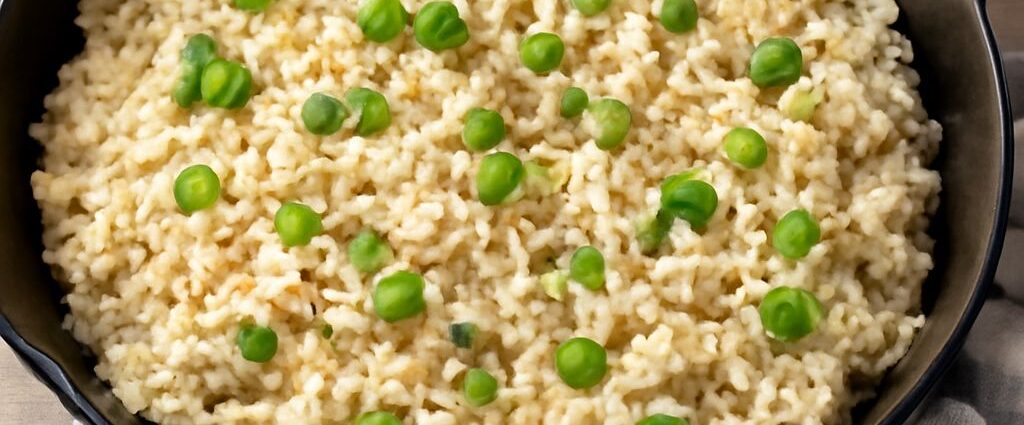 Fluffy garlic rice topped with crisp golden garlic