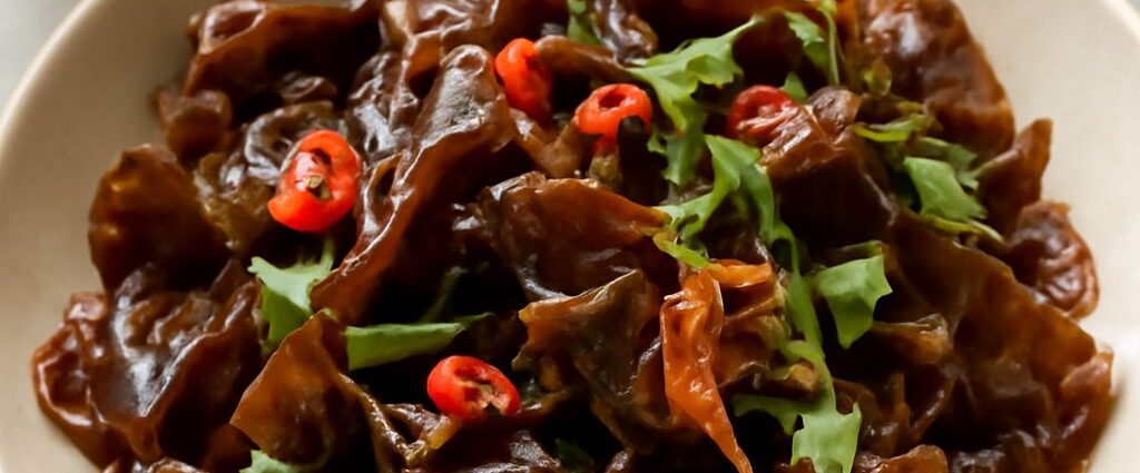 Vegan recipes using dried wood ear mushrooms in salad, vegetable soup, and miso ramen.
