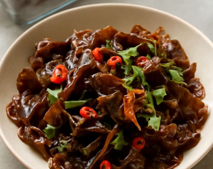 Vegan recipes using dried wood ear mushrooms in salad, vegetable soup, and miso ramen.